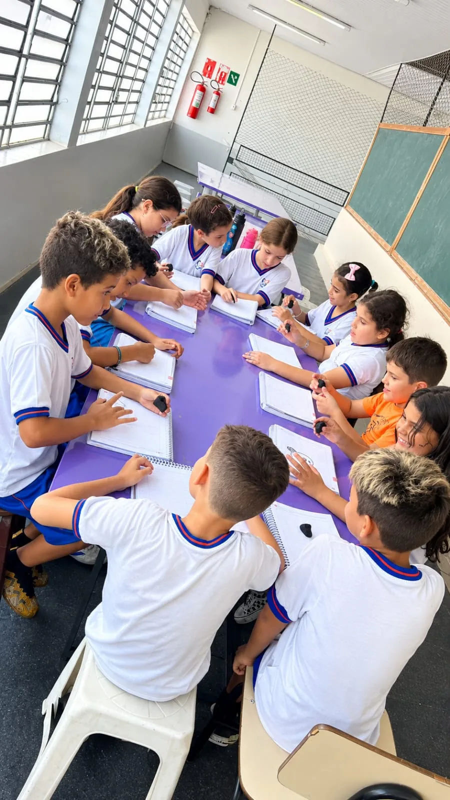 Aluno dos anos iniciais em atividade de aprendizagem.