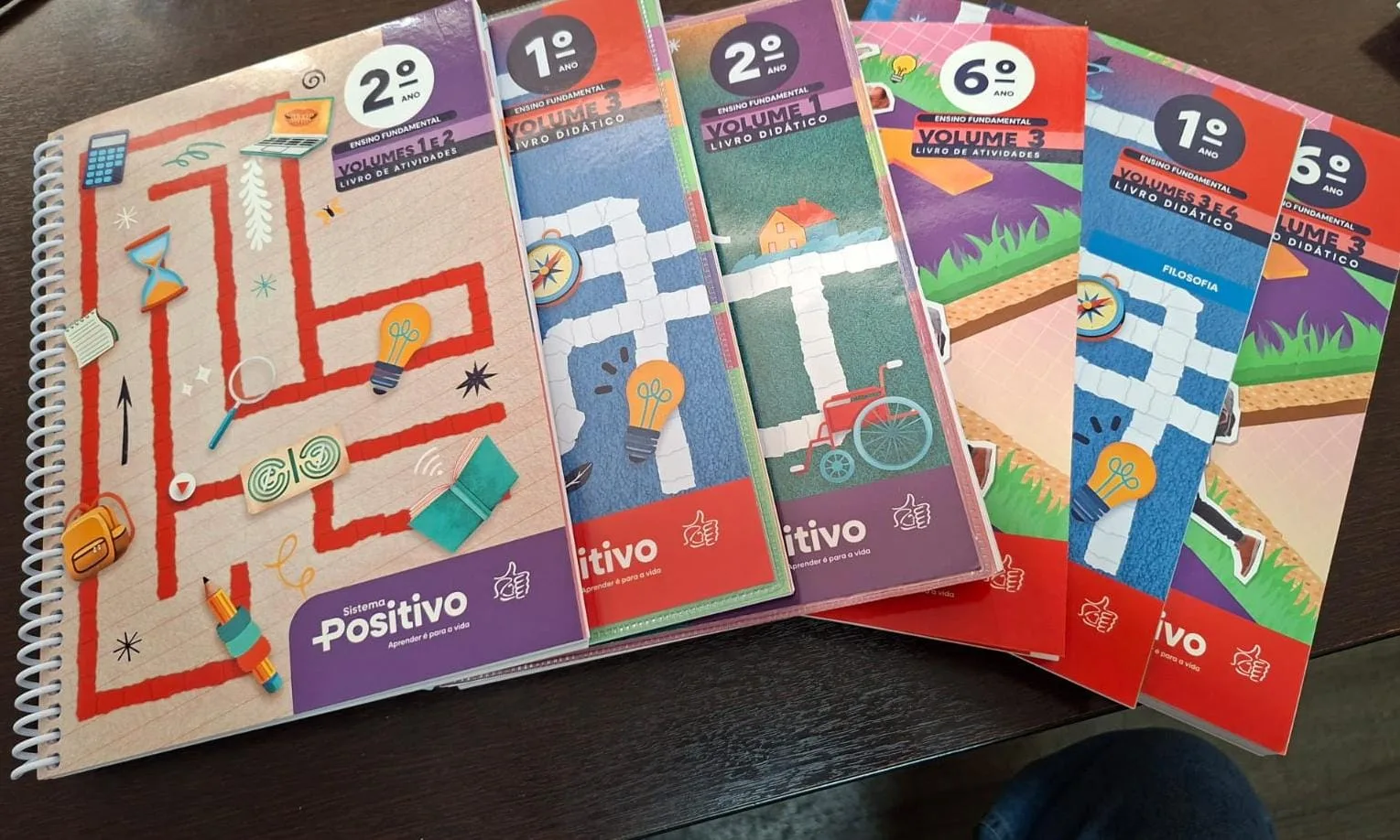 Material didático Positivo utilizado no Colégio Paes Júnior.